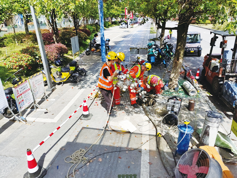  雅安UV-CIPP紫外光固化修复